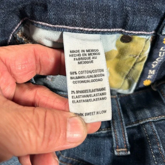 Classic Blue Denim Women's Jeans - Picture 6 of 11